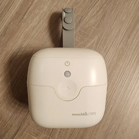 Munchkin 59s Mini Portable UV-C Sterilizer - Picture 1 of 7
